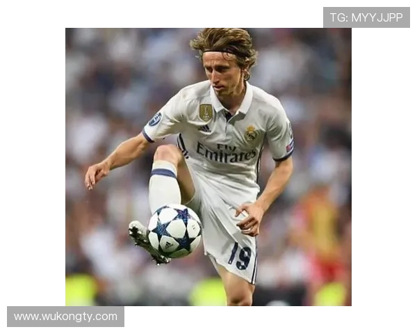 B费与克罗斯传球风格及组织角色对比分析