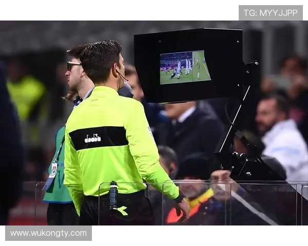 VAR回看流程：裁判如何决定是否推翻场上判罚？