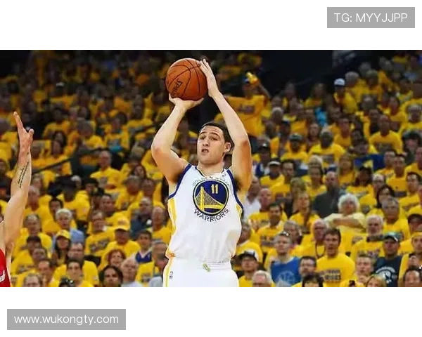 克莱·汤普森二年级三分出手提升显著 拉开球队外线火力差距