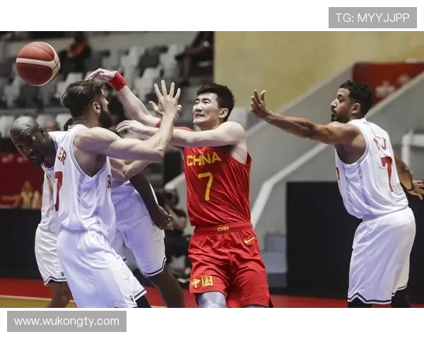 孙铭徽训练完直接拎两袋蛋白粉回家，这自律谁顶得住