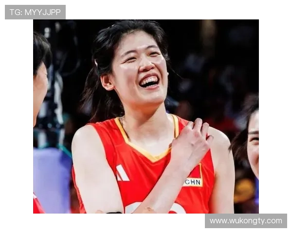 李盈莹家的冰箱里居然塞满了蛋白粉，连水果都得排队放？