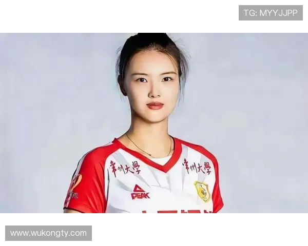 张常宁在家叠衣服都像在走秀