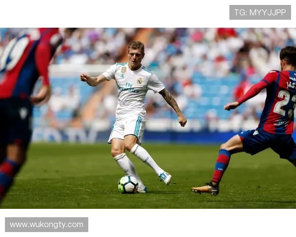 维拉蒂与克罗斯在控球体系下出现组织重心偏移