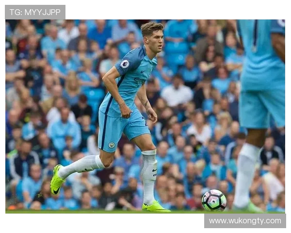 约翰·斯通斯：三冠王赛季战术角色与关键作用解析