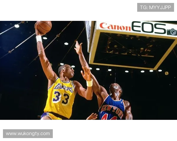 摩西·马龙篮下强攻效率提升显著，内线对抗胜过同期5大中锋