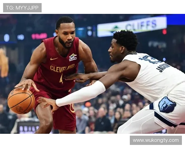 挡拆换防更积极，莫布里因压制约基奇成护筐核心