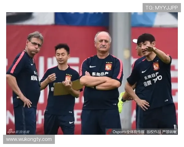 护腿板在足球规则中的强制佩戴及裁判检查标准解析