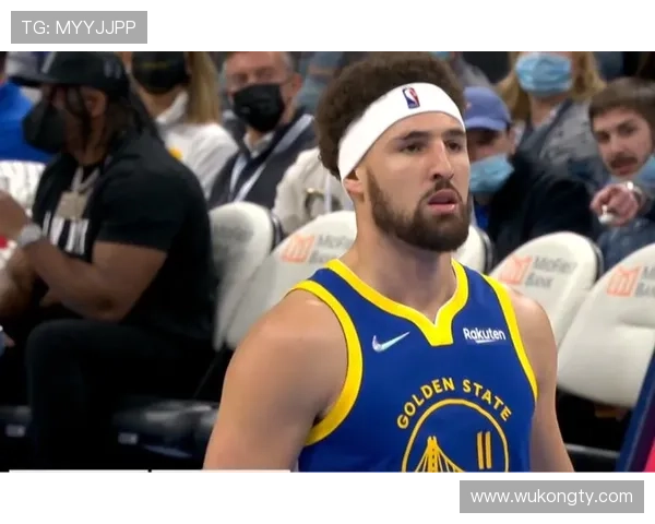 摩西·马龙低位强攻主导内线，篮板拼抢改变比赛节奏