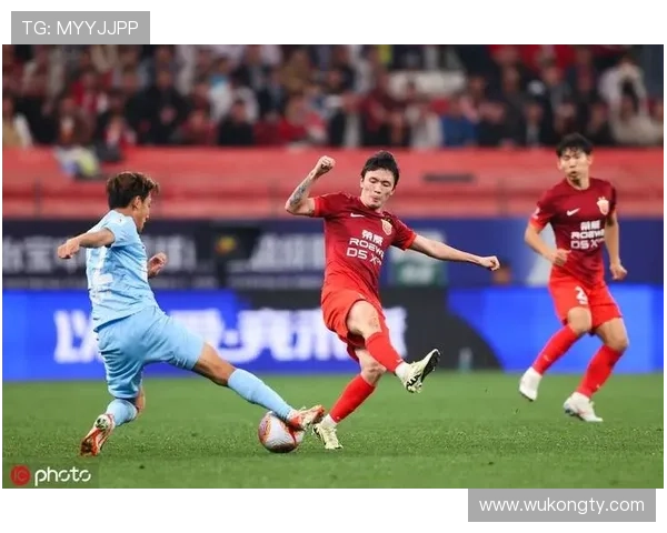 本赛季接管右路出球，比以往更直塞的张琳芃转组织后卫